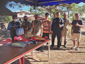 ตรวจเยี่ยมจุดบริการประชาชน/ด่านชุมชน มอบน้ำดื่ม เครื่องดื่มชูกำลัง กาแฟ บะหมี่กึ่งสำเร็จรูป ห้วงเทศกาลปีใหม 2566 องค์การบริหารส่วนตำบลห้วยยาง อำเภอโขงเจียม จังหวัดอุบลราชธานี